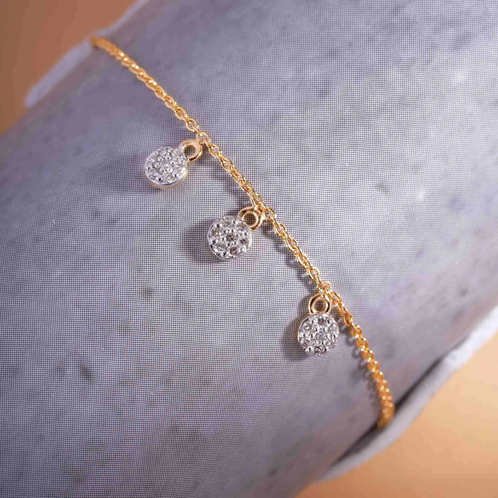 18k Round Charms Diamond Bracelet